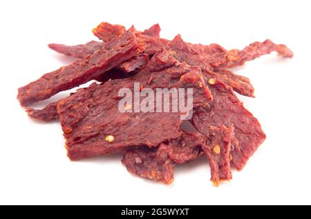 Une Pile de la charque chaude et épicée avec des flocons de piment rouge Banque D'Images