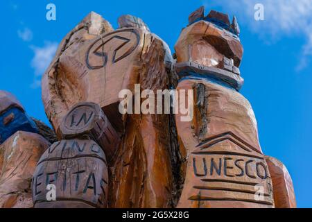 Détail d'un monument en bois à Saint-Goarshausen à la Loreley, haute vallée du Rhin moyen, région du patrimoine mondial de l'UNESCO, Rhénanie-Palatinat, Allemagne Banque D'Images