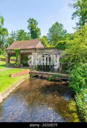 Vue sur Broadwater Mill Park à Kidderminster, Worcestershire, Angleterre par une journée ensoleillée. Banque D'Images