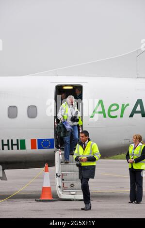 Premier service de compagnie aérienne Aer Arann de Waterford, en Irlande, à l'aéroport Southend de Londres. ATR 42 exploité par Stobart Air au nom d'Aer Lingus. Banque D'Images