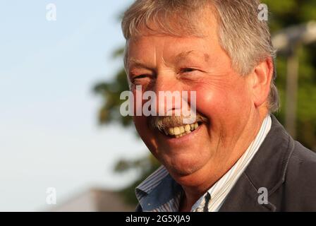 Le député du DUP Sammy Wilson arrivant à l'hôtel la mon à Belfast, en tant que dirigeant au pouvoir du Parti unioniste démocratique (DUP), se réunit pour ratifier Sir Jeffrey Donaldson comme nouveau chef du parti. Date de la photo: Mercredi 30 juin 2021. Banque D'Images