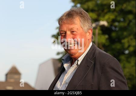 Le député du DUP Sammy Wilson arrivant à l'hôtel la mon à Belfast, en tant que dirigeant au pouvoir du Parti unioniste démocratique (DUP), se réunit pour ratifier Sir Jeffrey Donaldson comme nouveau chef du parti. Date de la photo: Mercredi 30 juin 2021. Banque D'Images