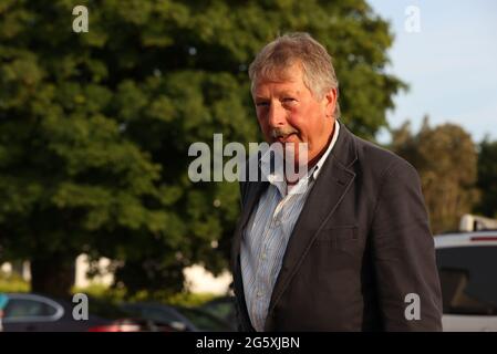 Le député du DUP Sammy Wilson arrivant à l'hôtel la mon à Belfast, en tant que dirigeant au pouvoir du Parti unioniste démocratique (DUP), se réunit pour ratifier Sir Jeffrey Donaldson comme nouveau chef du parti. Date de la photo: Mercredi 30 juin 2021. Banque D'Images