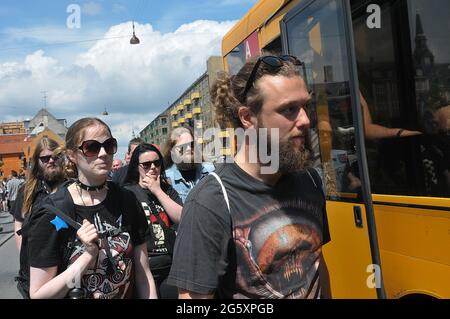 Copenhague /Danemark./ 20 juin 2019/les fans arrivent au festival de musique métallique de Copenhague sur amager dans la capitale danoise Copenhague 100 et 100 heures pour le bus t. Banque D'Images