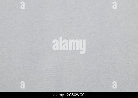 Texture de la surface du papier usagé, rayures, rides, fond naturel de couleur gris clair Banque D'Images