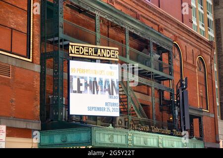 David T. Nederlander Theatre avec le Marquee « Lehman Trilogy », NYC, USA 2021 Banque D'Images