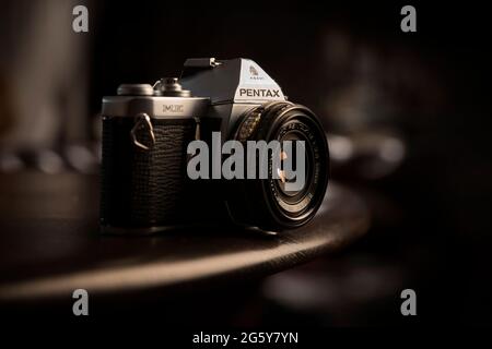 Un ancien appareil photo de film Pentax ME 35 mm Banque D'Images
