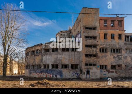 Ruines des bains géants abandonnés d'Ushakov, conçus en 1930 dans un style constructiviste, Saint-Pétersbourg, Russie Banque D'Images