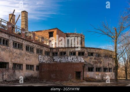 Ruines des bains géants abandonnés d'Ushakov, conçus en 1930 dans un style constructiviste, Saint-Pétersbourg, Russie Banque D'Images