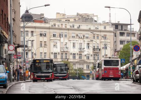 Photo des bus en ligne pour le service à belgrade, serbie. C'est l'un des principaux systèmes de transit de la capitale de la Serbie. Banque D'Images