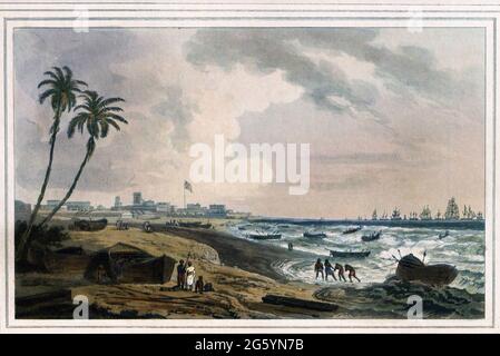 Vue du sud-est du fort St. George, Madras [Chennai]; fort St George était le premier établissement fortifié de la Compagnie de l'Inde de l'est dans le sud de l'Inde, le fort étant commencé en 1640. Il n'était cependant pas complètement protégé de la mer jusqu'à la construction d'un port protégé à la fin du XIXe siècle; les navires devaient s'ancrer sur les routes et atterrir leurs passagers et leurs cargaisons à l'aide de petits bateaux. De simples bateaux en bois appelés masula ont été utilisés pour transporter des personnes et des marchandises à travers les vagues lourdes et puis les bateaux transportaient les passagers à terre sur leurs épaules. Du livre ' Oriental Scener Banque D'Images