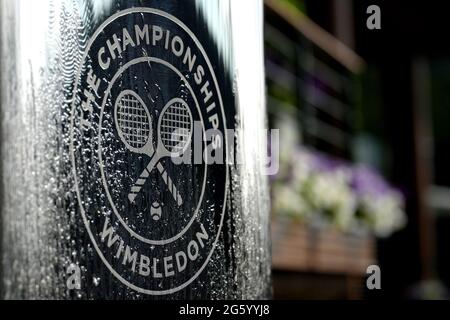 Vue générale d'une fontaine de Wimbledon avant le quatrième jour de Wimbledon au All England Lawn tennis and Croquet Club, Wimbledon. Date de la photo : jeudi 1er juillet 2021. Banque D'Images