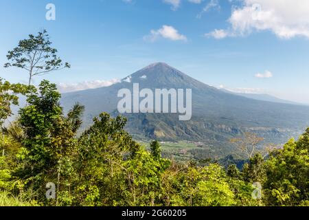 Mont Agung (Gunung Agung), volcan à Karangasem regency, Bali, Indonésie Banque D'Images