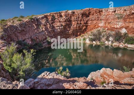 Encrier de Devil's Lake, lac aka cenote sinkhole, calcaire récif à lacs sans fond State Park, près de Roswell, Nouveau Mexique, USA Banque D'Images