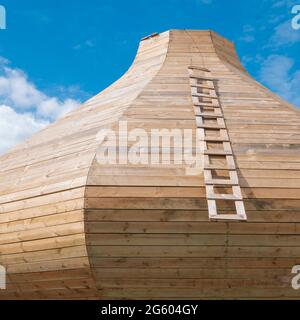 Escalier en bois menant au-dessus. Concept d'escalade, de développement, de leadership Banque D'Images