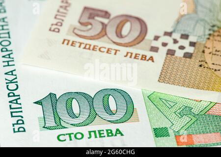 Billets Lev bulgares vue rapprochée des coupures leva de 50 et 100 émises en 2019, monnaie bulgare BGN Banque D'Images