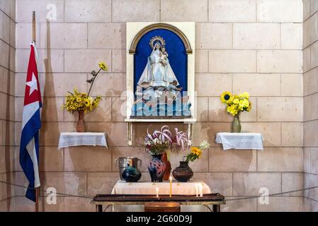 Autel de la Vierge Marie dans l'église catholique Saint-Joseph, Holguin, Cuba, 2016 Banque D'Images