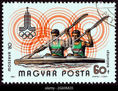 HONGRIE - VERS 1980: Un timbre imprimé en Hongrie des Jeux Olympiques de Moscou montre Double kayak, vers 1980. Banque D'Images