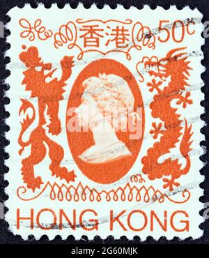 HONG KONG - VERS 1982 : un timbre imprimé à Hong Kong montre la reine Elizabeth II, vers 1982. Banque D'Images