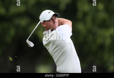 Rory McIlroy joue un deuxième tir le premier jour de l'Open d'Irlande duty Free de Dubaï au parcours de golf Mount Juliet Estate, Thomastown, Co Kilkenny. Date de la photo : jeudi 1er juillet 2021. Banque D'Images