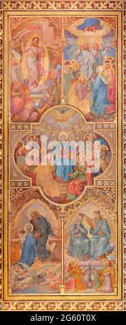 VIENNE, AUSTIRA - JUNI 24, 2021: La fresque des mystères glorieux de Rosay dans l'église Votivkirche par les frères Carl et Franz Jobst Banque D'Images