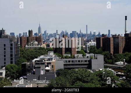 BROOKLYN/NEW YORK CITY / NEW YORK /USA/09.JUNE 2018 Manhatten vue depuis la fenêtre de ma chambre d'hôtel de Brooklyn New York, NY, USA . (Photo.Franc Banque D'Images