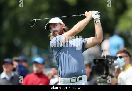 Tommy Fleetwood sur le 2ème tee pendant la première journée de l'Open d'Irlande duty Free de Dubaï au parcours de golf de Mount Juliet Estate, Thomastown, Co Kilkenny. Date de la photo : jeudi 1er juillet 2021. Banque D'Images