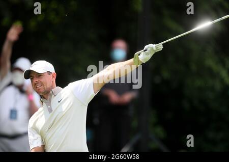 Rory McIlroy sur le 3ème tee pendant le premier jour de l'Open d'Irlande duty Free de Dubaï au parcours de golf de Mount Juliet Estate, Thomastown, Co Kilkenny. Date de la photo : jeudi 1er juillet 2021. Banque D'Images