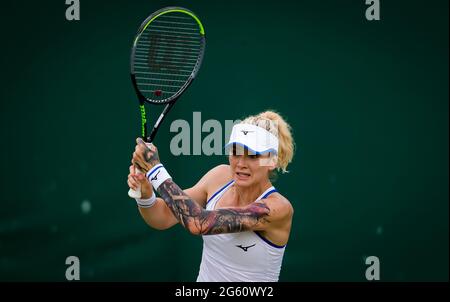 Tereza Martincova de la République tchèque en action contre Nadia Podoroska de l'Argentine lors de la deuxième manche des Championnats Wimbledon 2021, Grand Chelem tournoi de tennis le 30 juin 2021 à All England Lawn tennis and Croquet Club à Londres, Angleterre - photo Rob Prange / Espagne DPPI / DPPI Banque D'Images