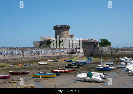 France, Pyrénées-Atlantiques (64), pays Basque, Ciboure, le port et le fort de Socoa Banque D'Images