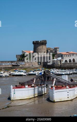 France, Pyrénées-Atlantiques (64), pays Basque, Ciboure, le port et le fort de Socoa Banque D'Images