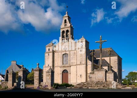 France, Finistère (29), pays Bigouden, Plomeur, église Sainte Thumette et calvaire Banque D'Images