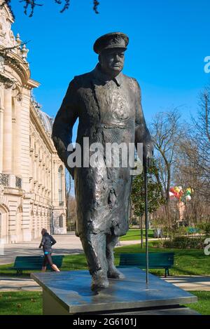 France, Paris, site classé au patrimoine mondial de l'UNESCO, avenue Winston Churchill, statue de Winston Churchill Banque D'Images