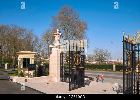 France, hauts de Seine, Suresnes, quartier du Mont Valerien, entrée du cimetière américain et du Mémorial Banque D'Images