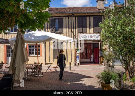 France, Gers, Simorre, Alley et maisons de village Banque D'Images