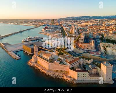 France, Bouches du Rhône, Marseille, zone Euroméditerranée, Esplanade J4, Mucem, la villa méditerranéenne fort Saint Jean (vue aérienne) Banque D'Images