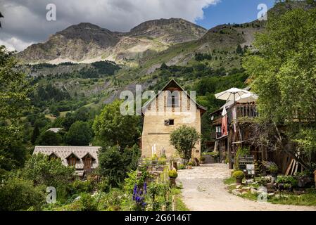 France, Alpes maritimes, massif du Mercantour, haute vallée du Var, Entraunes, Hameau d'Estenc, ferme de Louiqs Banque D'Images