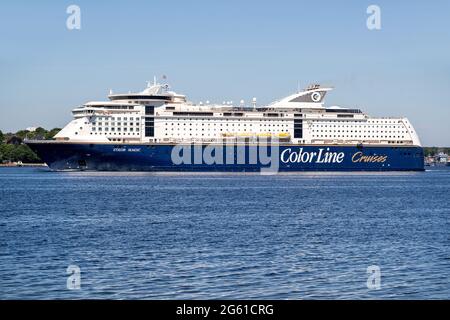 Color Line ferry COULEUR MAGIC dans le fjord de Kiel Banque D'Images