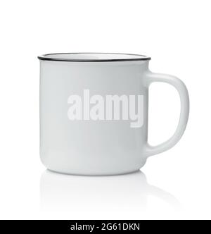 Vue latérale d'une tasse à café blanc en céramique isolée sur du blanc Banque D'Images
