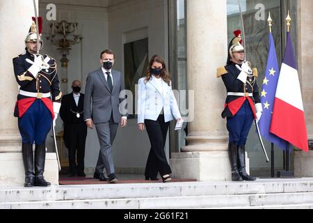 Paris, France le 1er juillet 2021, Melinda Gates, co-présidente de la fondation Bill et Melinda Gates, et le président français Emmanuel Macron, rencontre. François Loock/Alamy crédit: Loock françois/Alamy Live News Banque D'Images