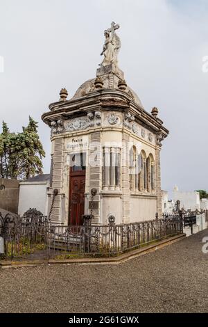 PUNTA ARENAS, CHILI - 3 MARS 2015 : tombes et tombes dans un cimetière de Punta Arenas, Chili. Banque D'Images