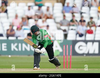 Notts Outlaws's Jake ball Clean Bowls Leicestershire Foxs' Arron Lilley pendant le match Vitality Blast T20 à Trent Bridge, Nottingham. Banque D'Images