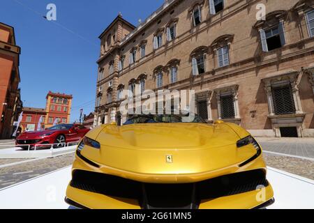 MODÈNE, ITALIE, 1er juillet 2021 - exposition Motor Valley Fest, Ferrari SF90 détail Spider sur la place Banque D'Images