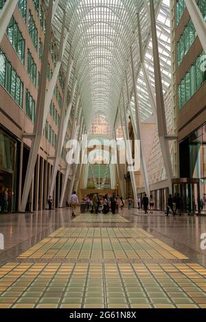 Toronto, Ontario, Canada - le 6 juin 2018 : complexe d'affaires du centre-ville de Toronto. La Brookfield place est un complexe de bureaux couvrant un bloc entier en t. Banque D'Images