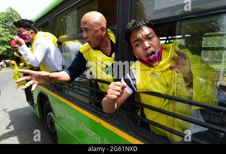 New Delhi, Inde. 1er juillet 2021. Des membres du Congrès de la jeunesse tibétaine protestent devant l'ambassade chinoise à New Delhi, en Inde, le jeudi 1er juillet 2021. La manifestation se produit à l'occasion du 100e anniversaire de la fondation du Parti communiste chinois. Photo par Abhishek/UPI crédit: UPI/Alay Live News Banque D'Images