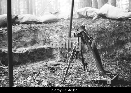 Mortier allemand de mine de temps de la deuxième guerre mondiale. Arme Wehrmacht. Deuxième Guerre mondiale. Photographie en noir et blanc Banque D'Images