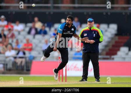 Bowling ish Sodhi pour Worcestershire Rapids Banque D'Images