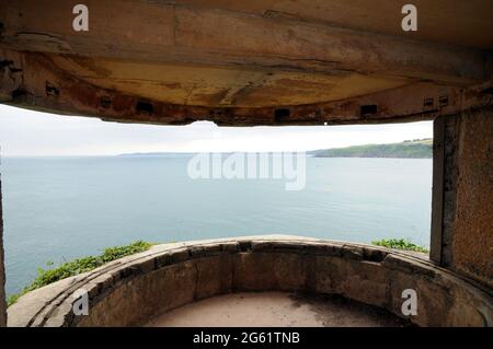 Découvrez l'un des deux postes de projecteurs à Brownstone Battery, une défense côtière de la Seconde Guerre mondiale construite pour protéger Dartmouth, l'estuaire de Dart et Start Bay Banque D'Images