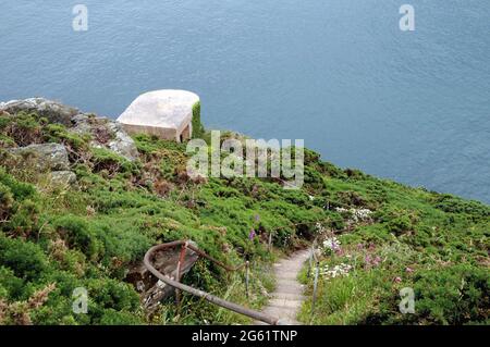 Une des deux positions de projecteurs à Brownstone Battery, une défense côtière de la Seconde Guerre mondiale construite pour protéger Dartmouth, l'estuaire de Dart et Start Bay. Banque D'Images