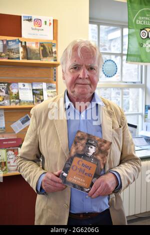 Bantry, West Cork, Irlande. 1er juillet 2021. Des gens se sont réunis à l'office de tourisme de Bantry pour le lancement d'un livre sur le chef O'Neill écrit par Ronan O'Drisoll. Crédit: Karlis Dzjamko/Alay Live News Banque D'Images